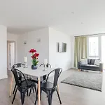Boutique Vertigo Apartment Central Kingston/London